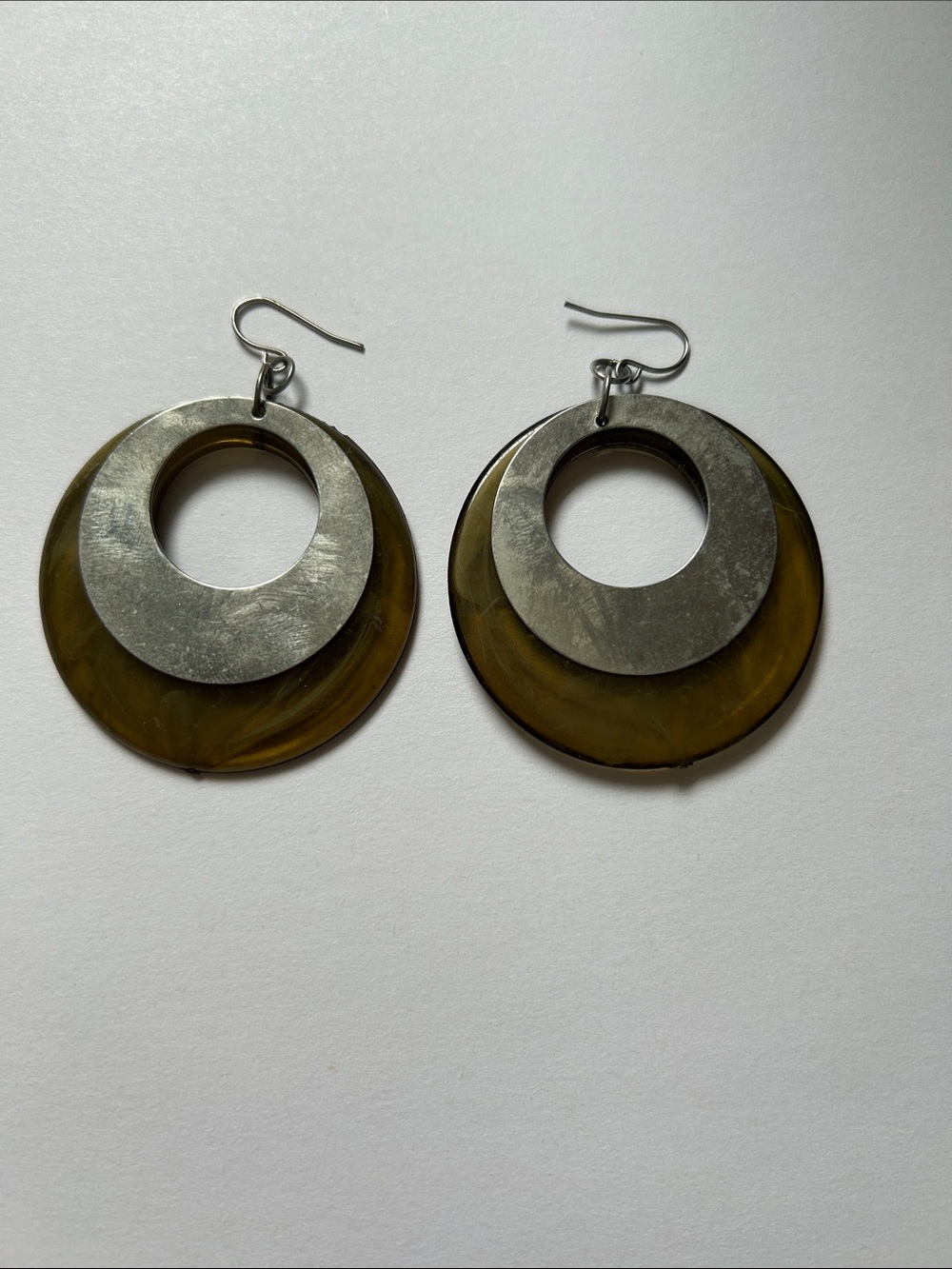 Olive Green Resin Circle Drop Earrings with Silver-Tone Accents j1